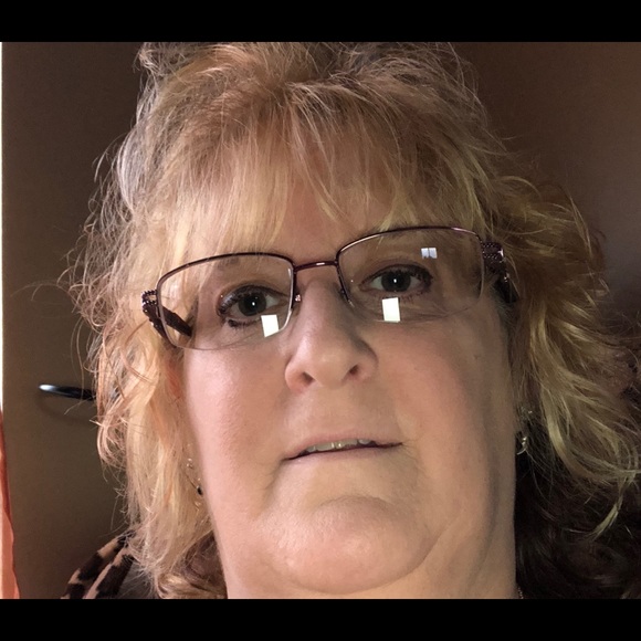 Meet your Posher, Debbie - Picture 2 of 2